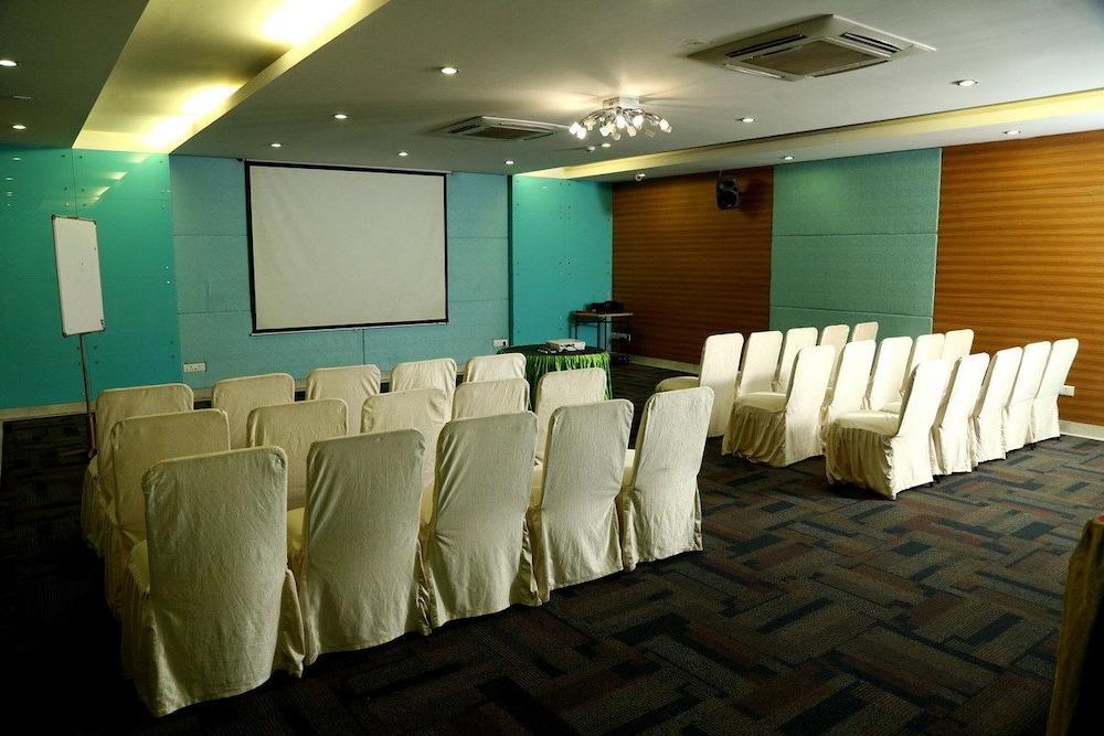The Verda Saffron Hotel Mangalore Esterno foto